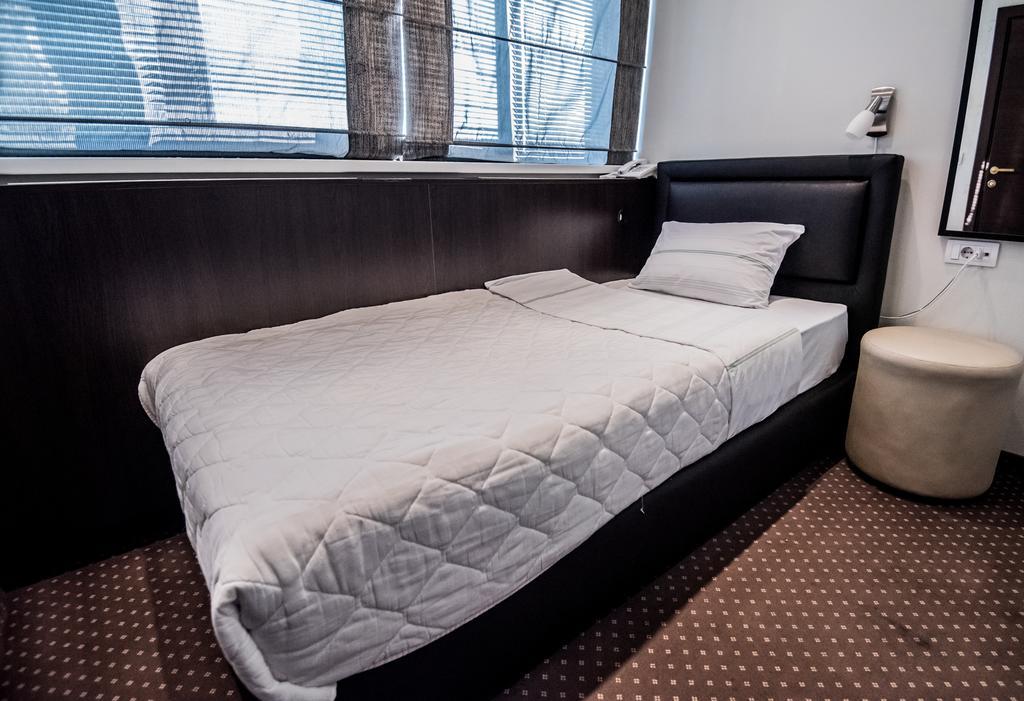 Centrum Sobe Rooms Cacak Luaran gambar